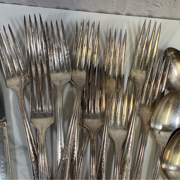Antique Niagara Silver Plate Flatware 3 Pounds Forks Spoons Butter Knives - Picture 4 of 11
